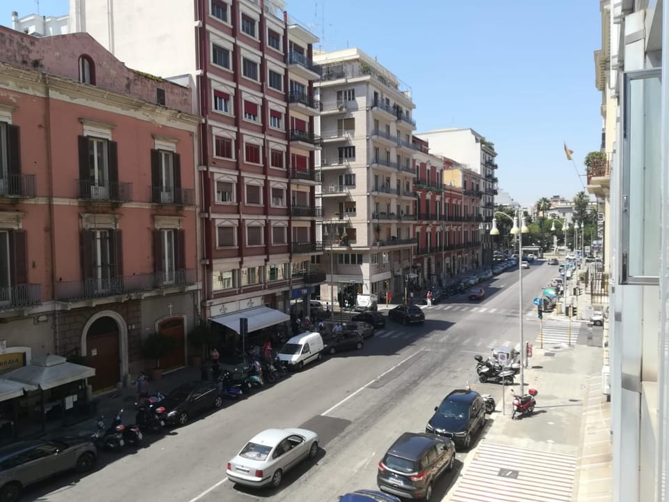 Neighbourhood, Street view