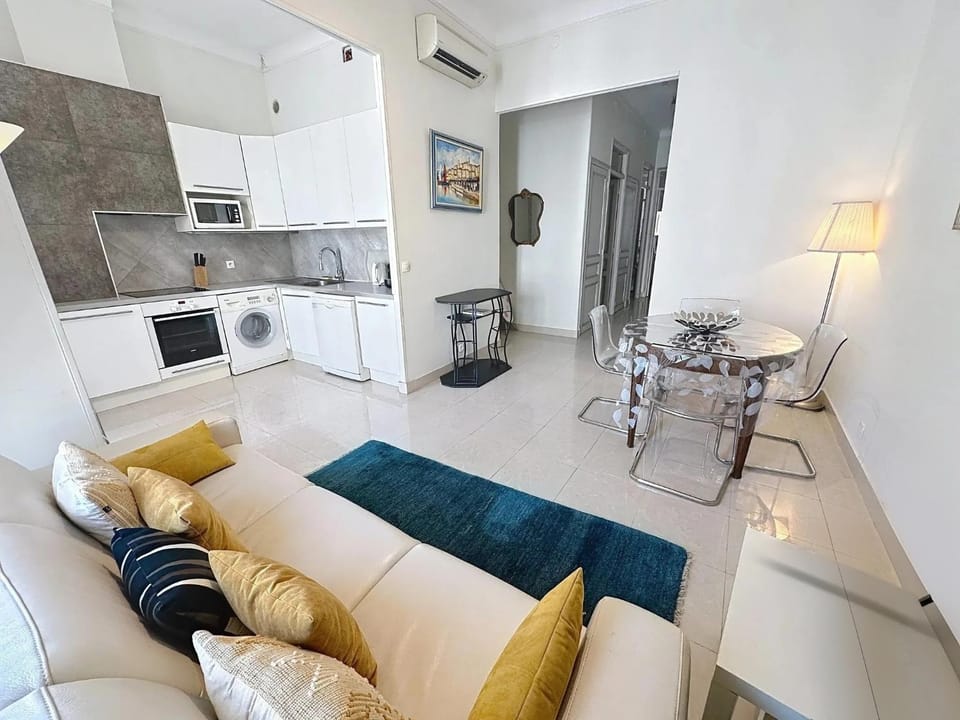 Dining area, kitchen