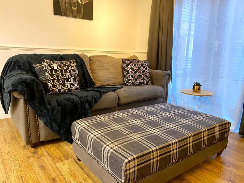 EasyRest Spalding - 4 Beds & Free Parking - Central & Modern Open Plan Apartment - Convenient Location Apartment in Spalding