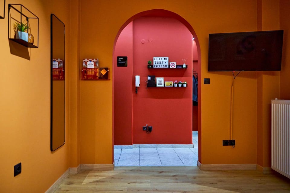 Property building, TV and multimedia, Living room, Seating area, Area and facilities, Area and facilities