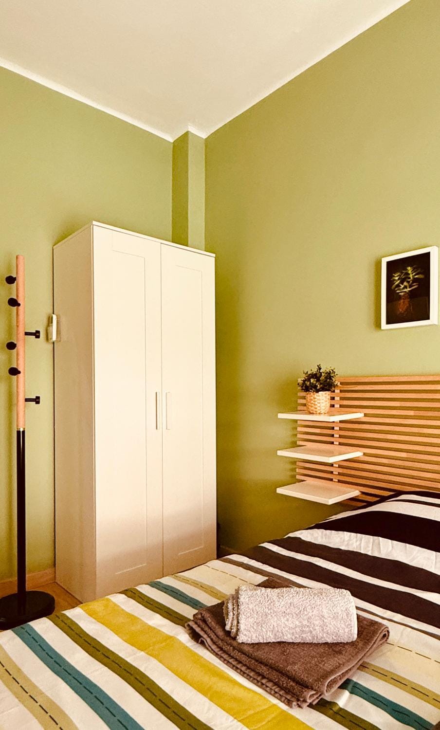 Bed, Photo of the whole room, Bedroom, wardrobe
