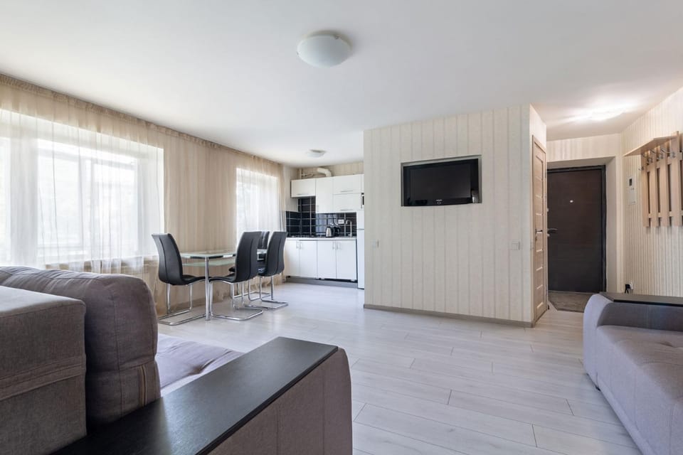 Kitchen or kitchenette, Living room, Seating area, Dining area