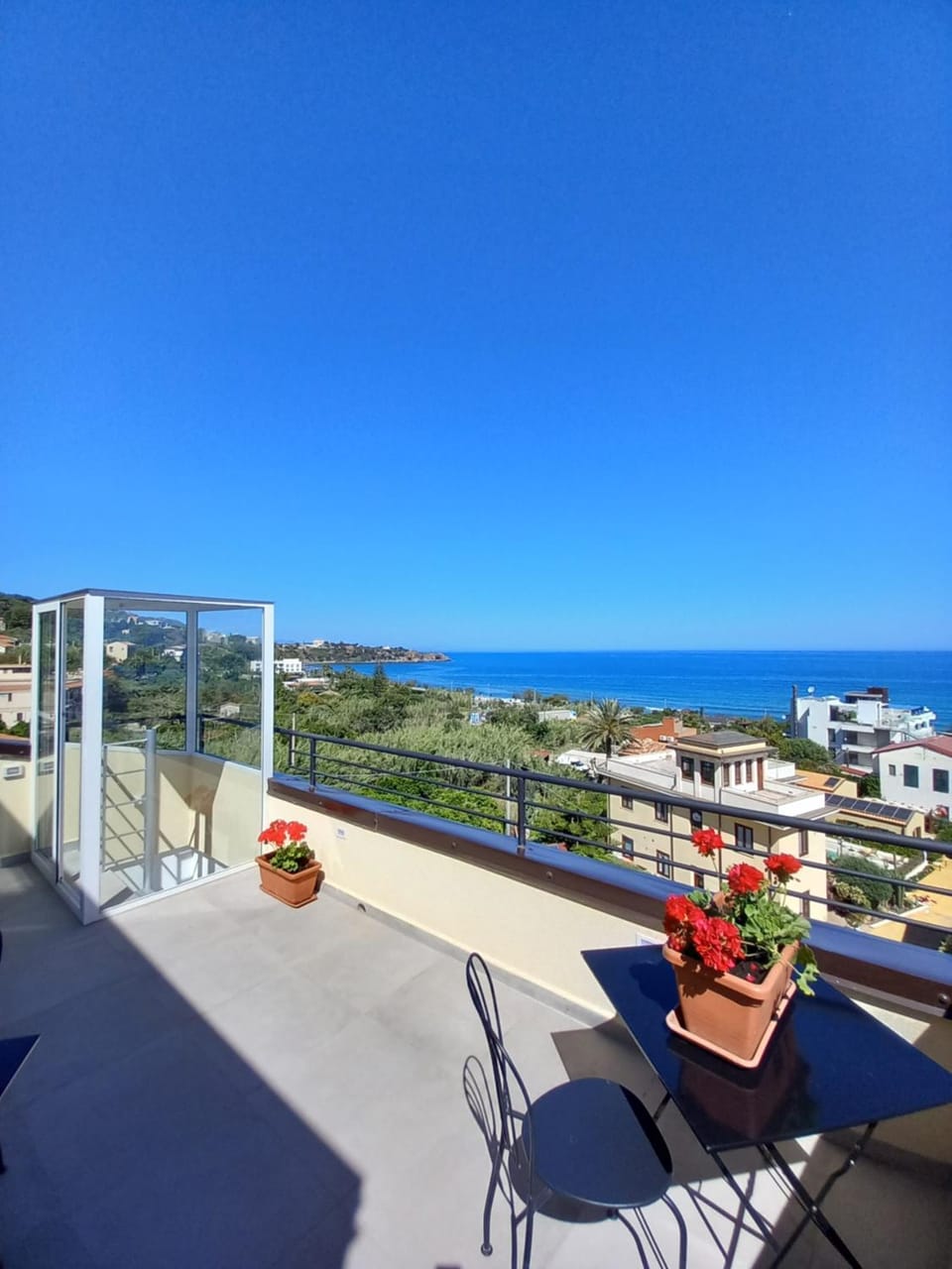 Day, View (from property/room), Balcony/Terrace, Seating area, Dining area, Sea view