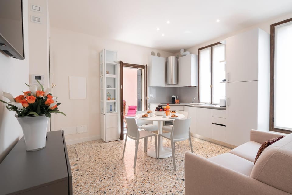 Living room, Communal kitchen