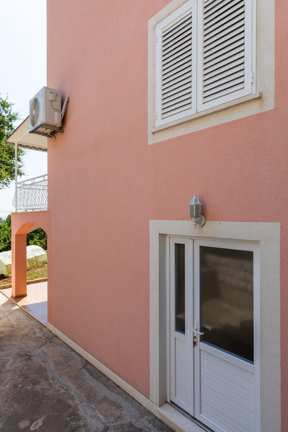 Facade/entrance