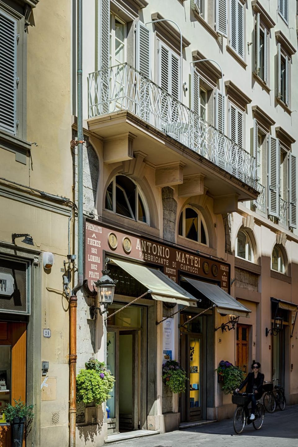 Property building, Facade/entrance