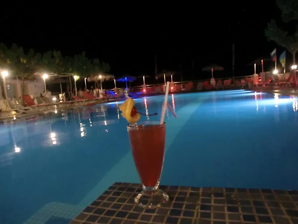 Swimming pool, Drinks, Alcoholic drinks