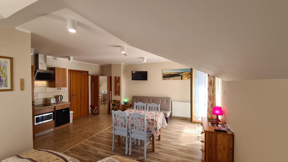 Living room, Seating area, Dining area