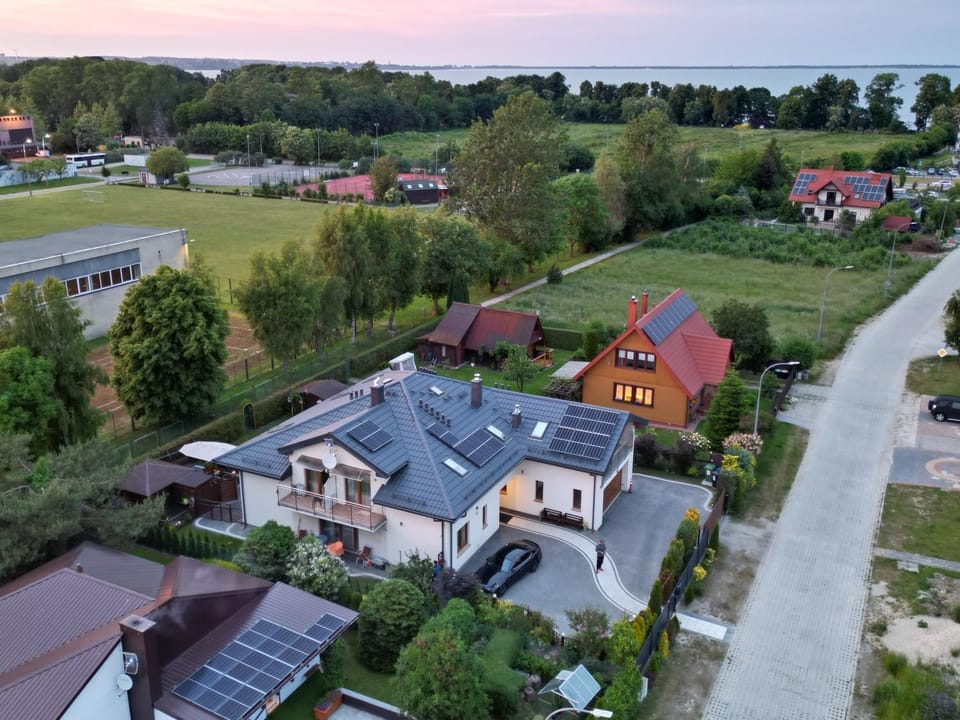 Neighbourhood, Sea view, Street view