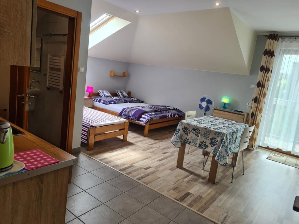 Bed, Kitchen or kitchenette, Photo of the whole room, Bedroom