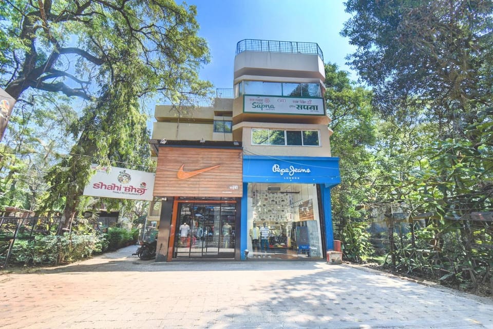 Property building, Facade/entrance, Day