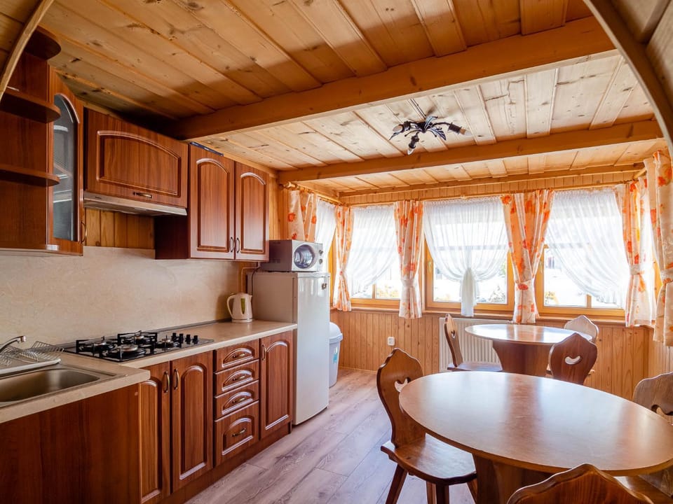 Kitchen or kitchenette, Kitchen or kitchenette, Dining area, minibar, stove