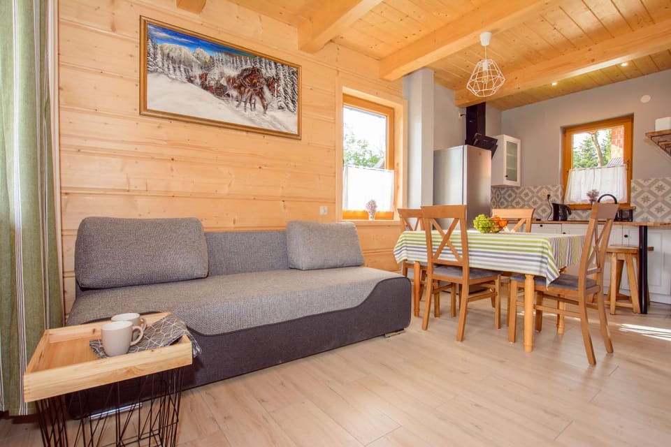Kitchen or kitchenette, Seating area