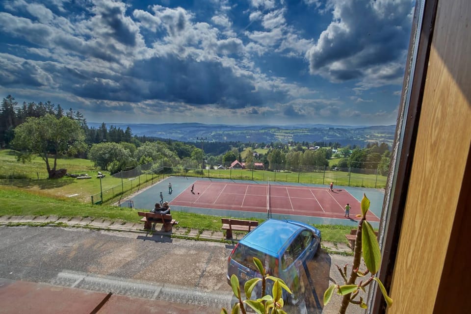 Day, Natural landscape, Tennis court, Tennis court, Mountain view