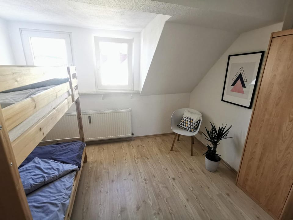 Photo of the whole room, Decorative detail, bunk bed