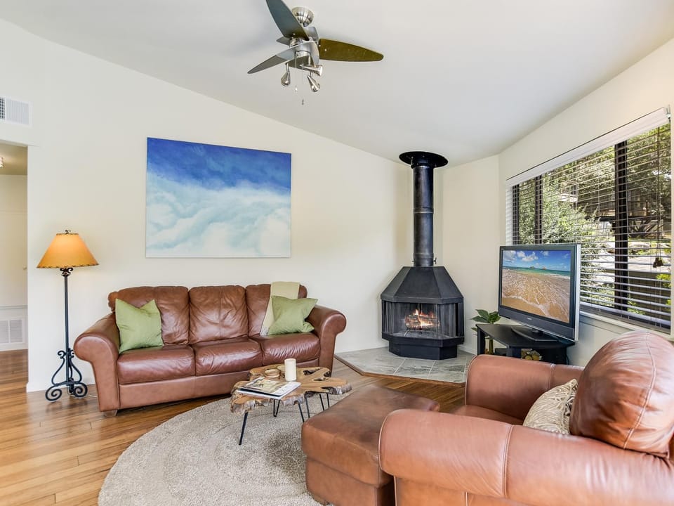 TV and multimedia, Living room, fireplace