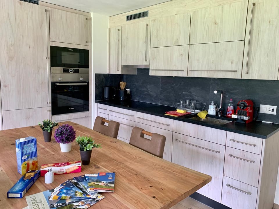 Kitchen or kitchenette, Decorative detail, Dining area