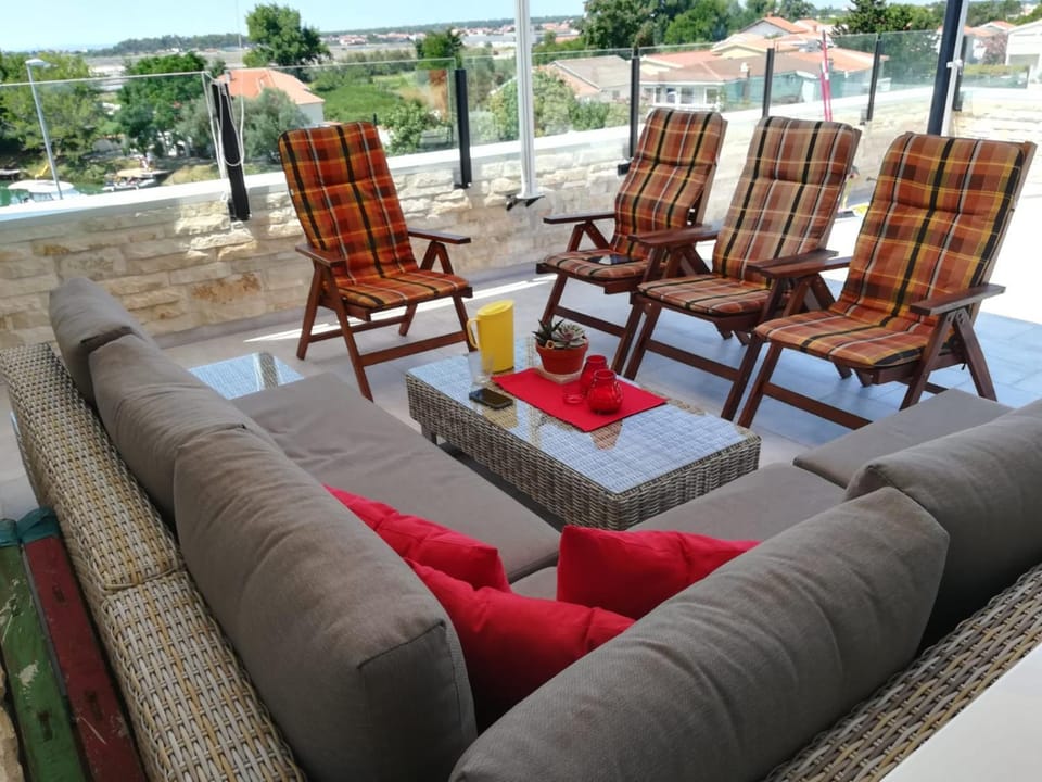 Decorative detail, Seating area