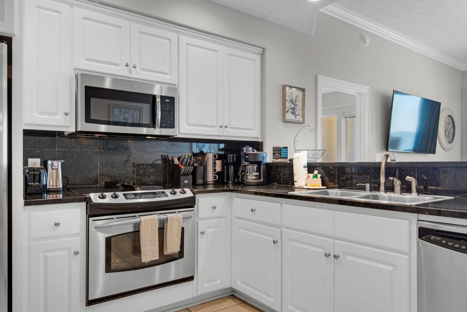Kitchen or kitchenette, kitchen