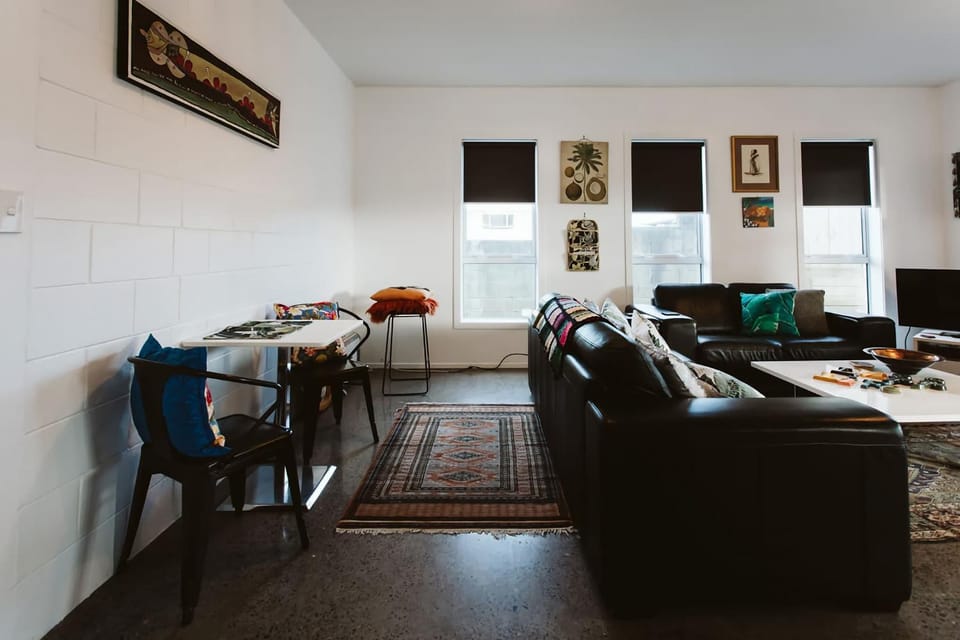 Surf's Up - pet-friendly Fitzroy lifestyle home Villa in New Plymouth