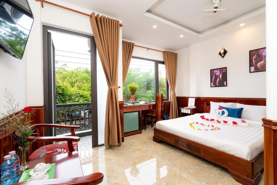 Photo of the whole room, Street view