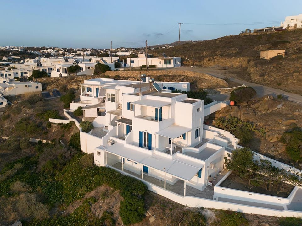 Property building, Nearby landmark, Day, Neighbourhood, Natural landscape, Bird's eye view, City view, Sea view