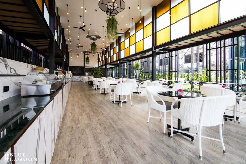 Restaurant/places to eat, Restaurant/places to eat