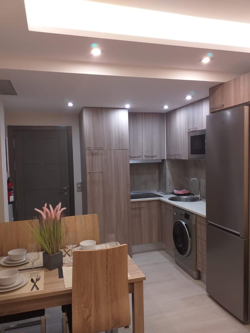 Kitchen or kitchenette, Dining area