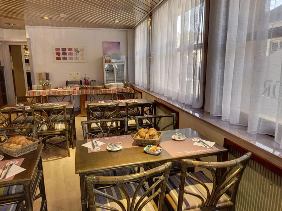 Area and facilities, Breakfast