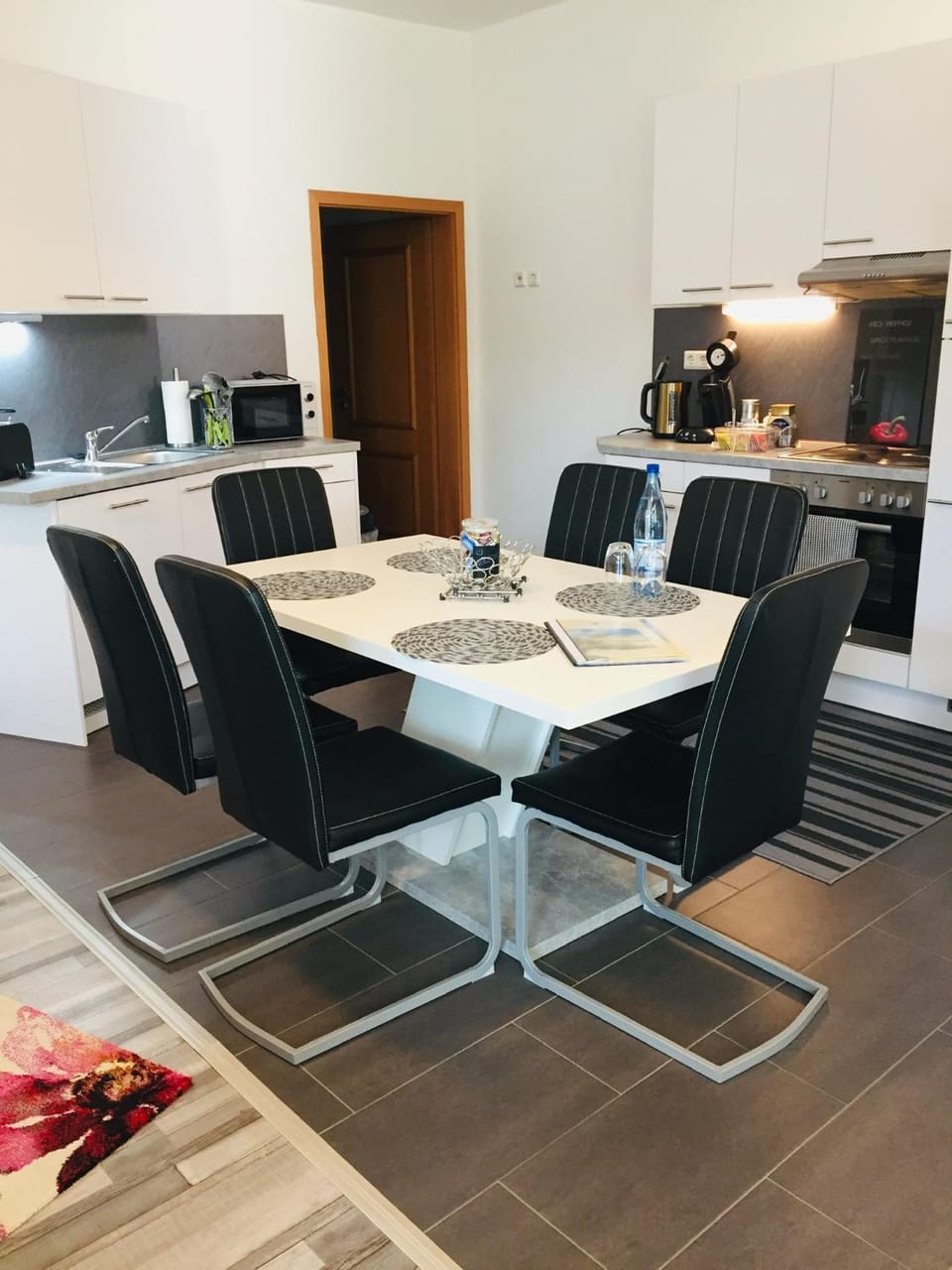 Coffee/tea facilities, Dining area