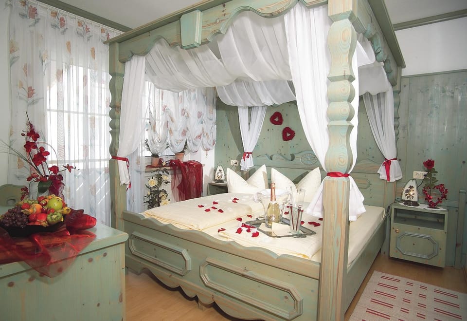 Bed, Decorative detail