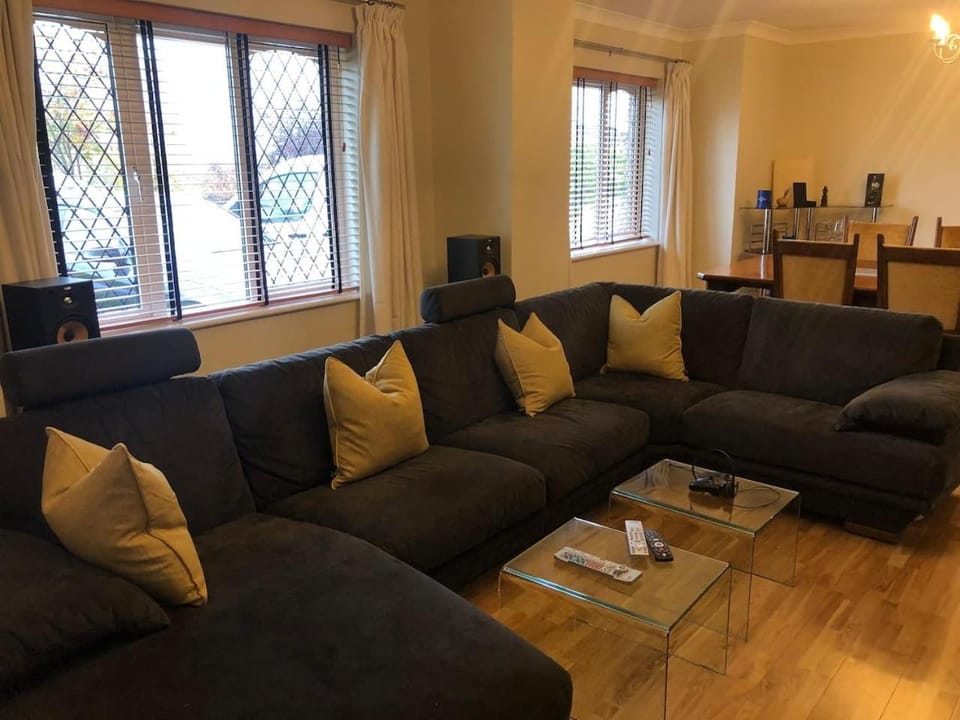 TV and multimedia, Living room, Seating area