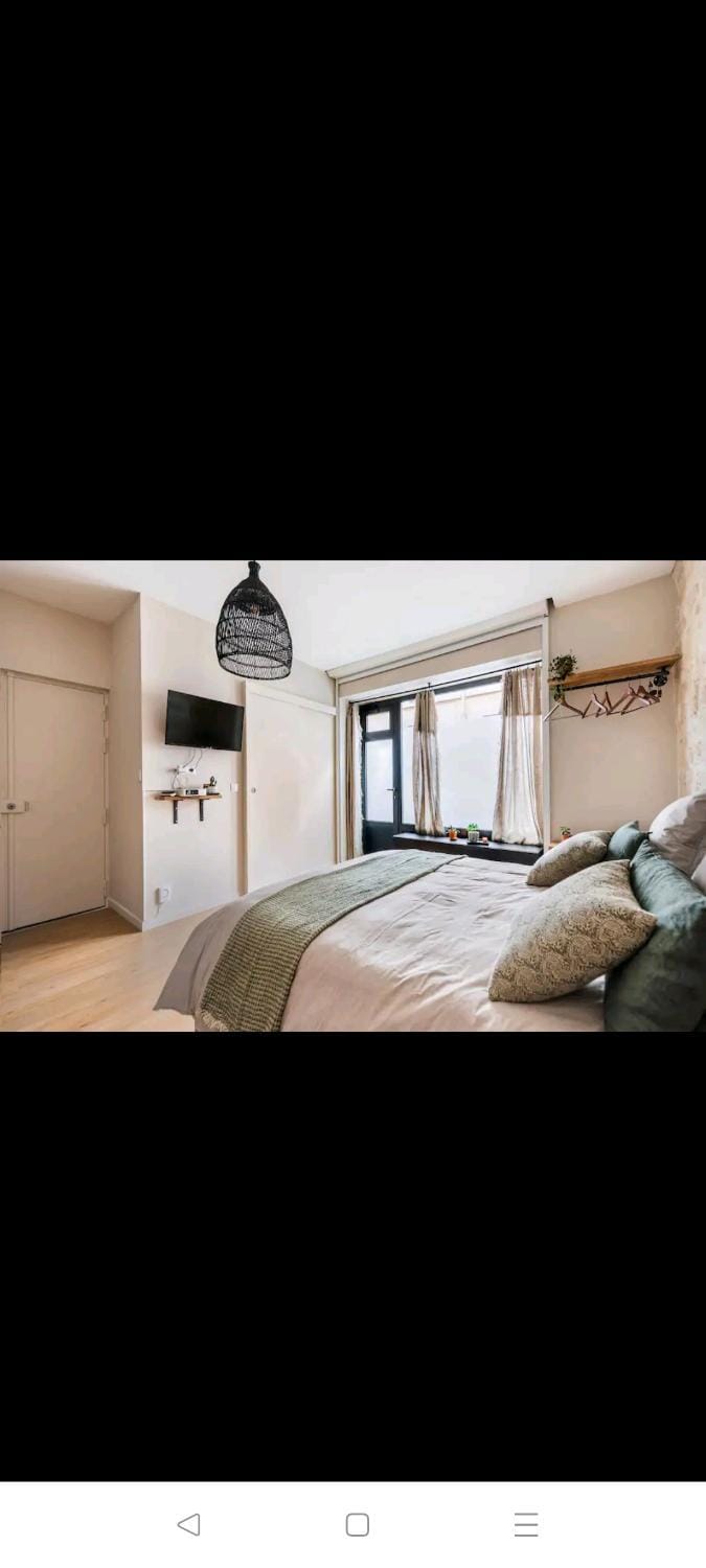IMHOST - Amazing architect studio Père Lachaise Apartment in Paris