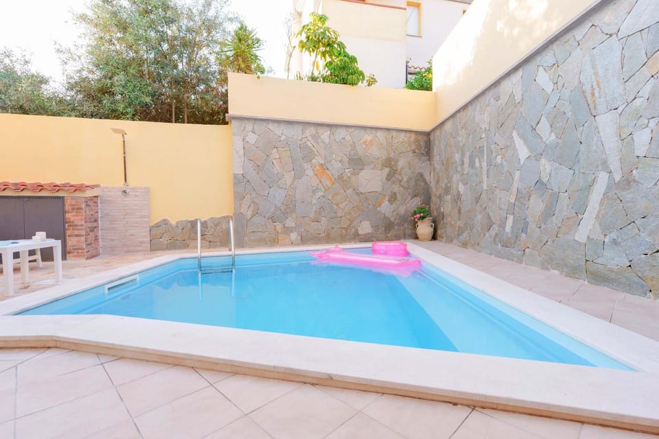 exclusive use swimming pool available from 1May to 30 October House in Cagliari