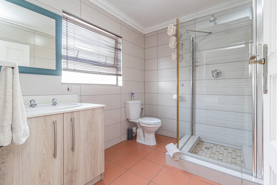 Shower, Toilet, towels