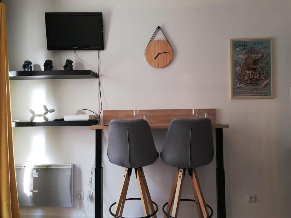 Seating area, Dining area