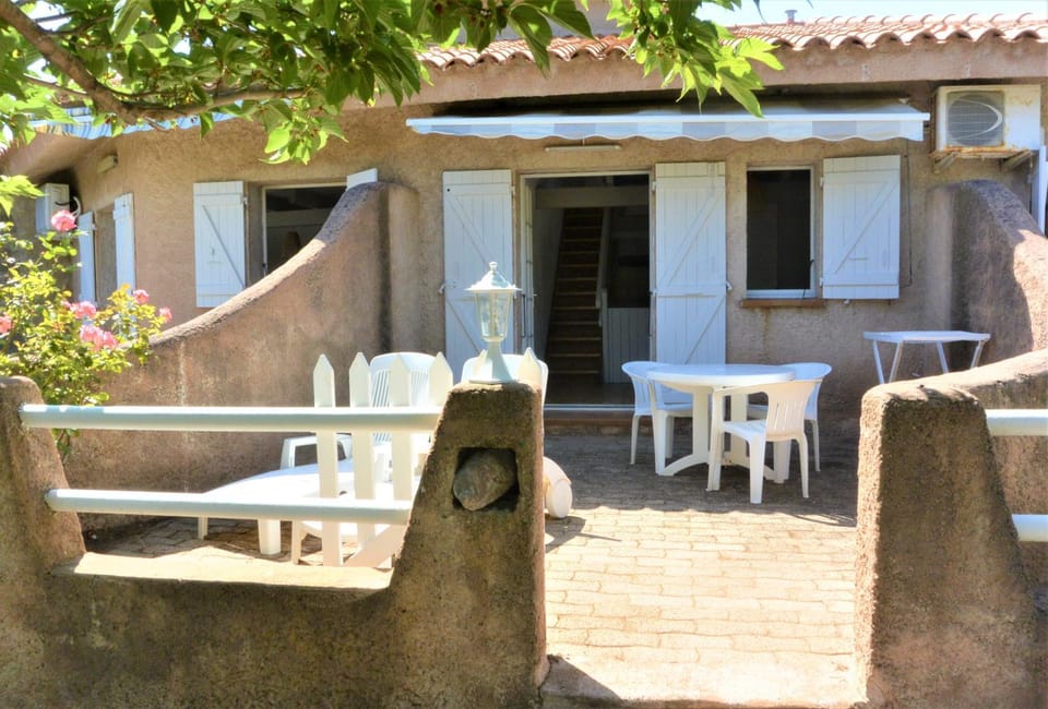 Patio, Facade/entrance
