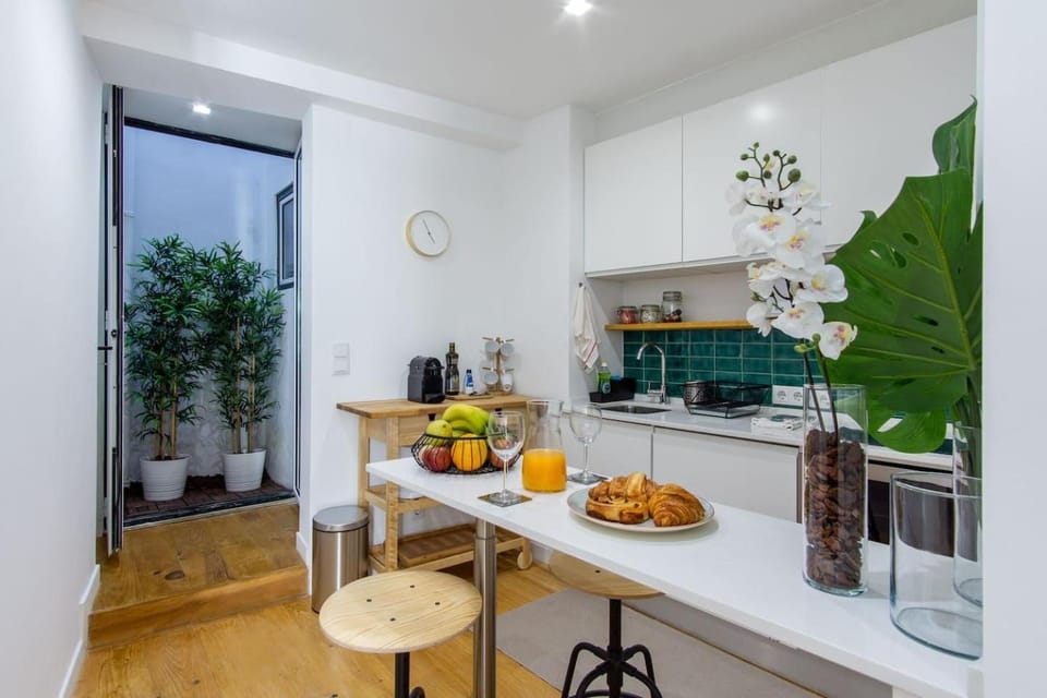 Coffee/tea facilities, Kitchen or kitchenette, Dining area