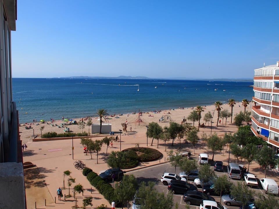 Miramar 32C Apartment in Roses