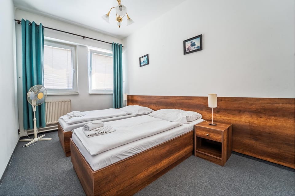 Photo of the whole room, Bedroom, towels