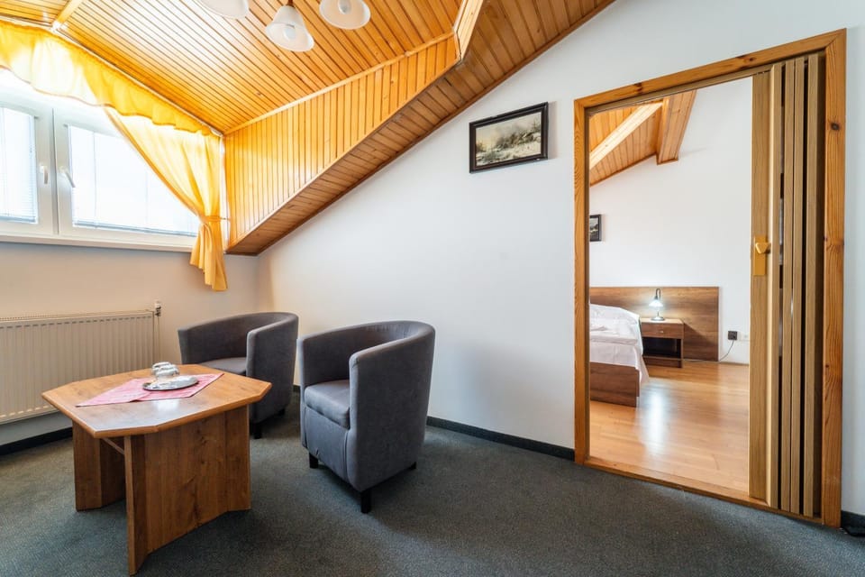 Living room, Photo of the whole room, Seating area, Bedroom