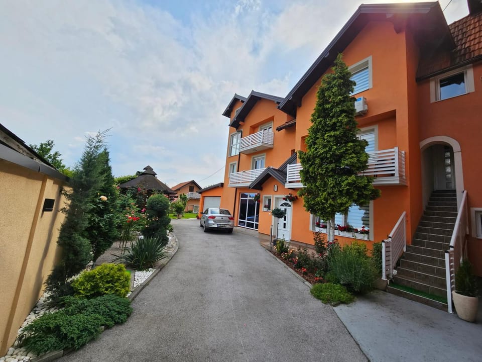 Property building, Neighbourhood