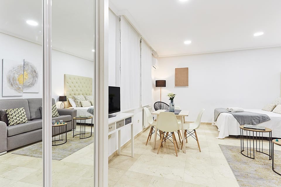 LEEWAYS LOFT XXXI in GRAN VÍA Apartment in Centro