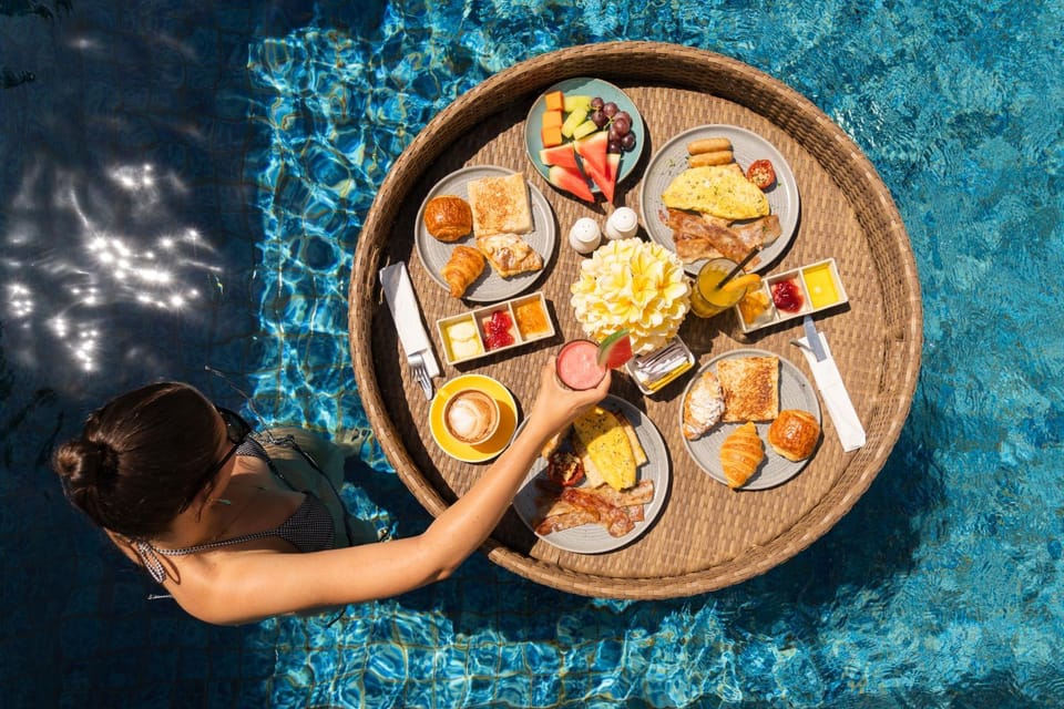 Swimming pool, Breakfast