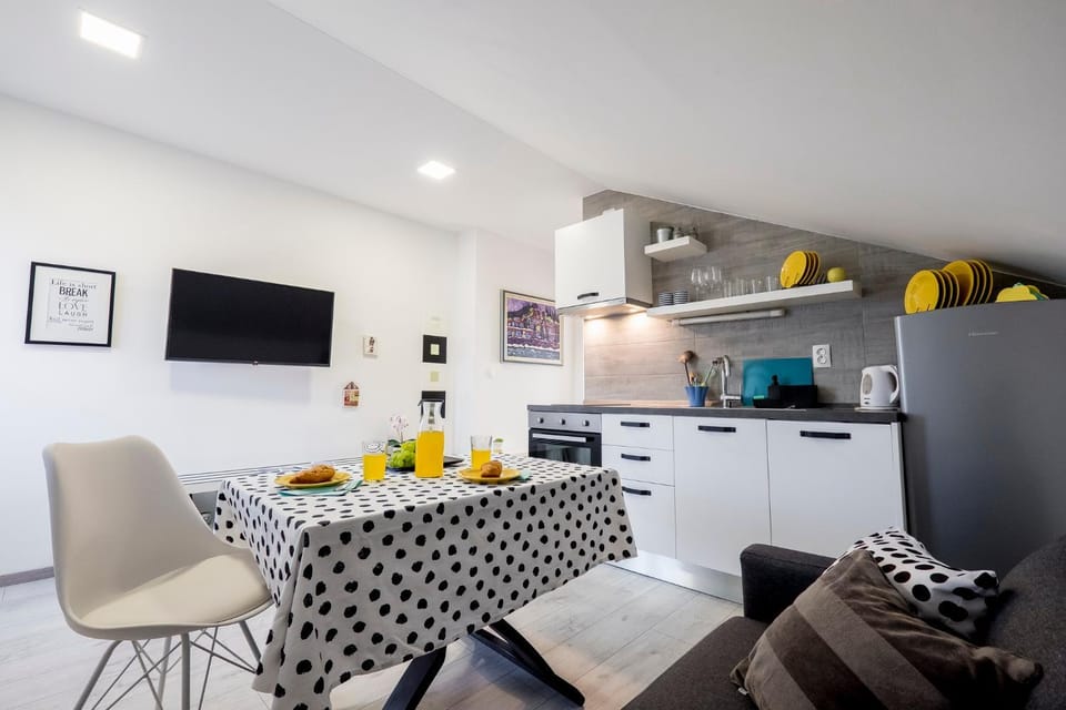 Kitchen or kitchenette, Living room, Dining area