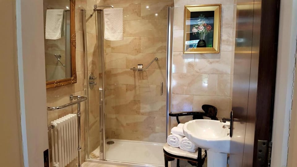 Shower, Bathroom, towels