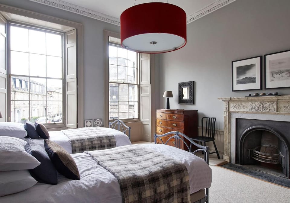 Bed, Day, View (from property/room), Decorative detail, Seating area, Bedroom, Guests, Street view, children, young children, older children, group of guests, cot, Family