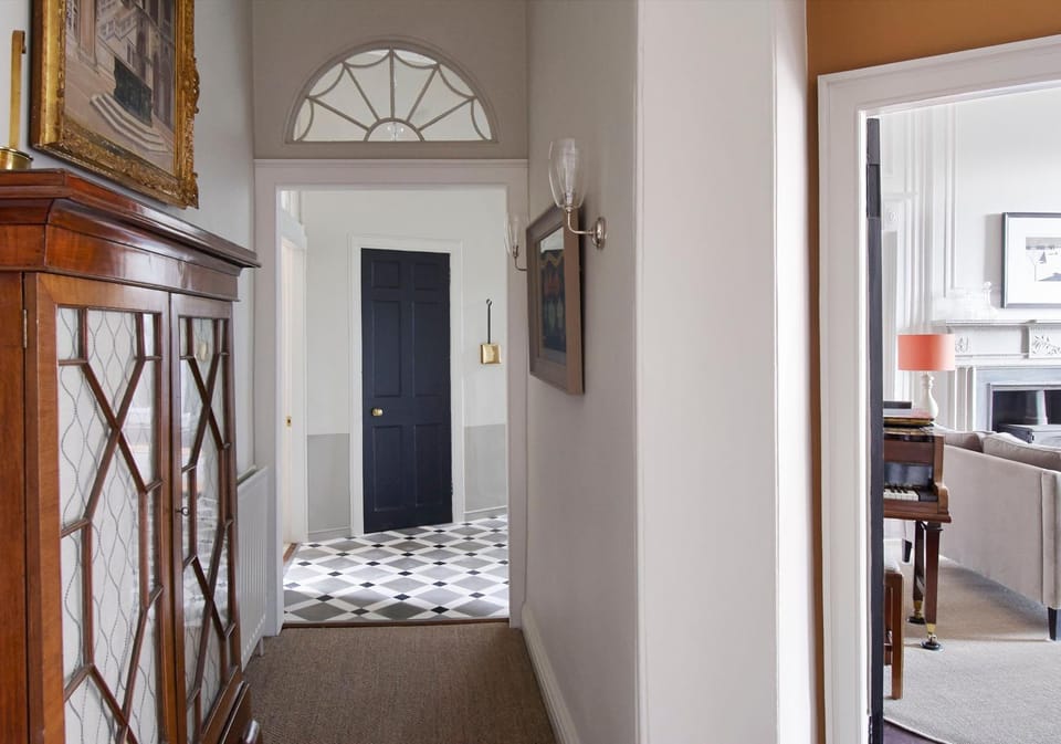 Facade/entrance, Decorative detail, Guests, children, group of guests, Family