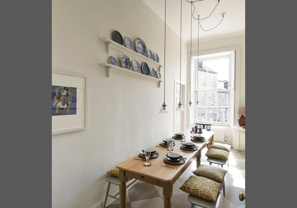 Facade/entrance, Day, People, View (from property/room), Kitchen or kitchenette, Food and drinks, Decorative detail, Dining area, Food, Guests, Street view, Meals, Breakfast, Lunch, Dinner, Drinks, children, group of guests, Family