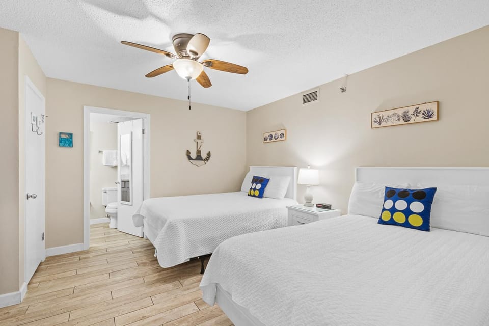 Bed, Photo of the whole room, Bedroom, fireplace